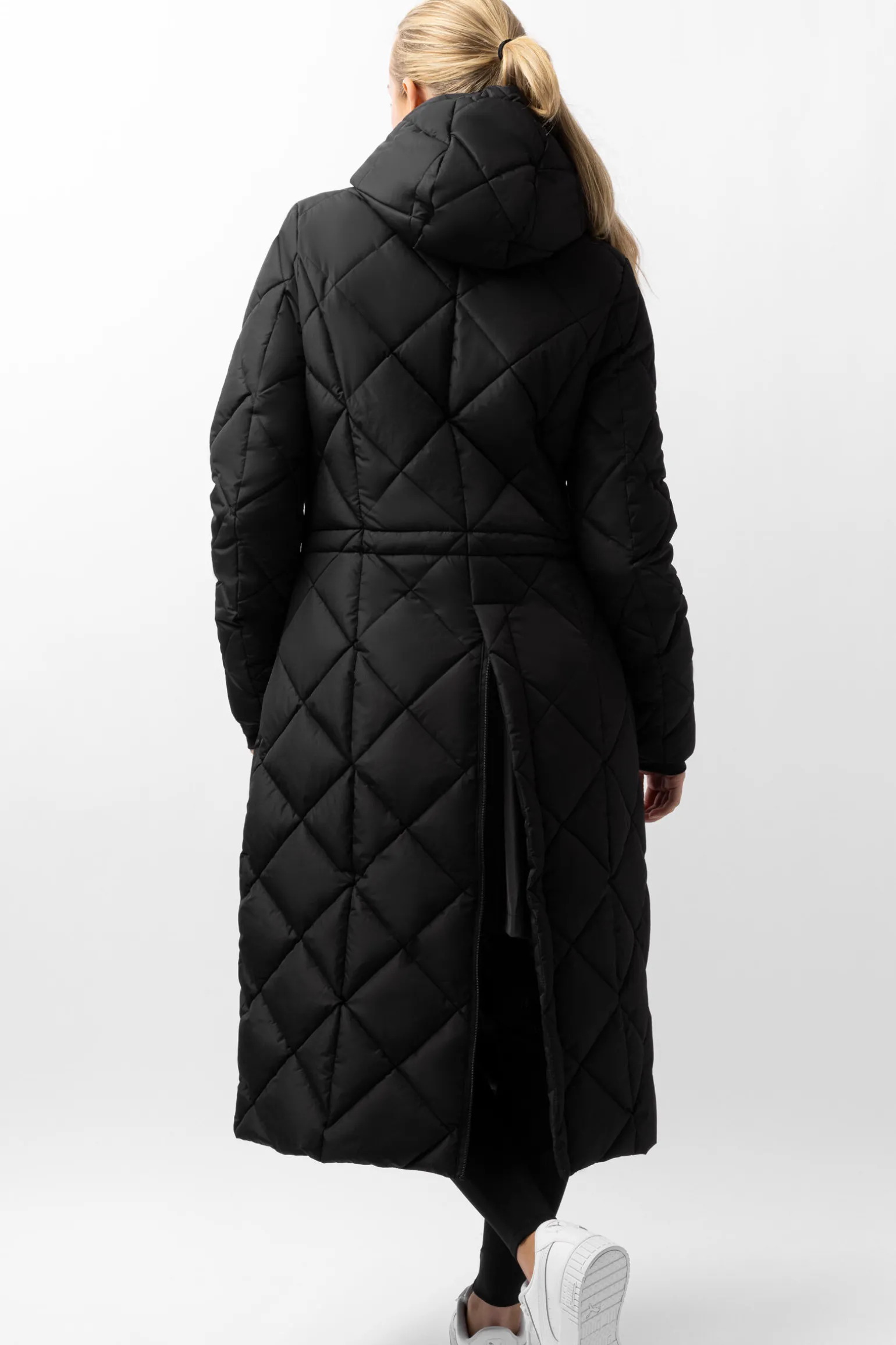 B Vertigo Gem lettfôret frakk til dame