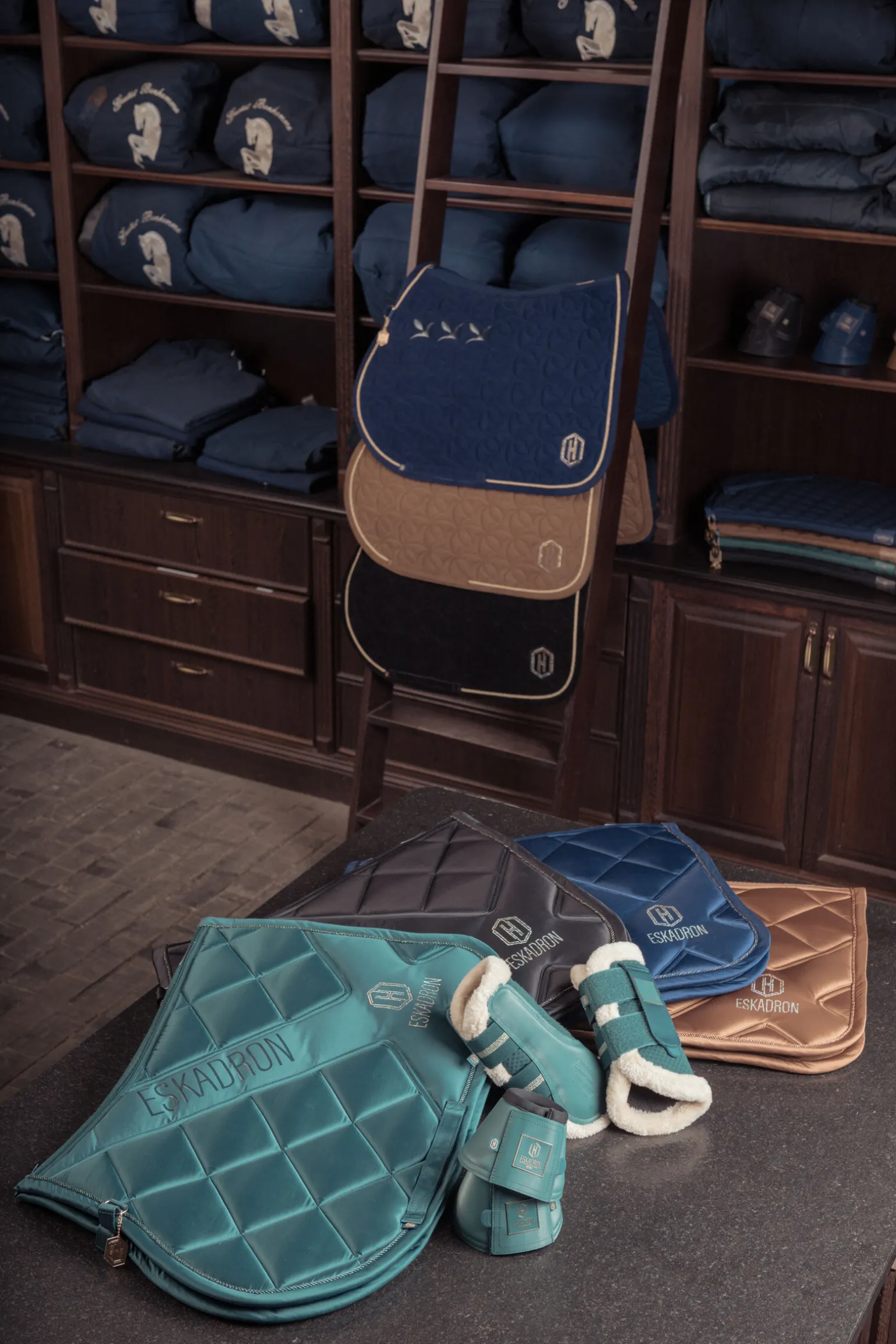 Eskadron Heritage AW24 Bicross dressursjabrak matt og glansfull