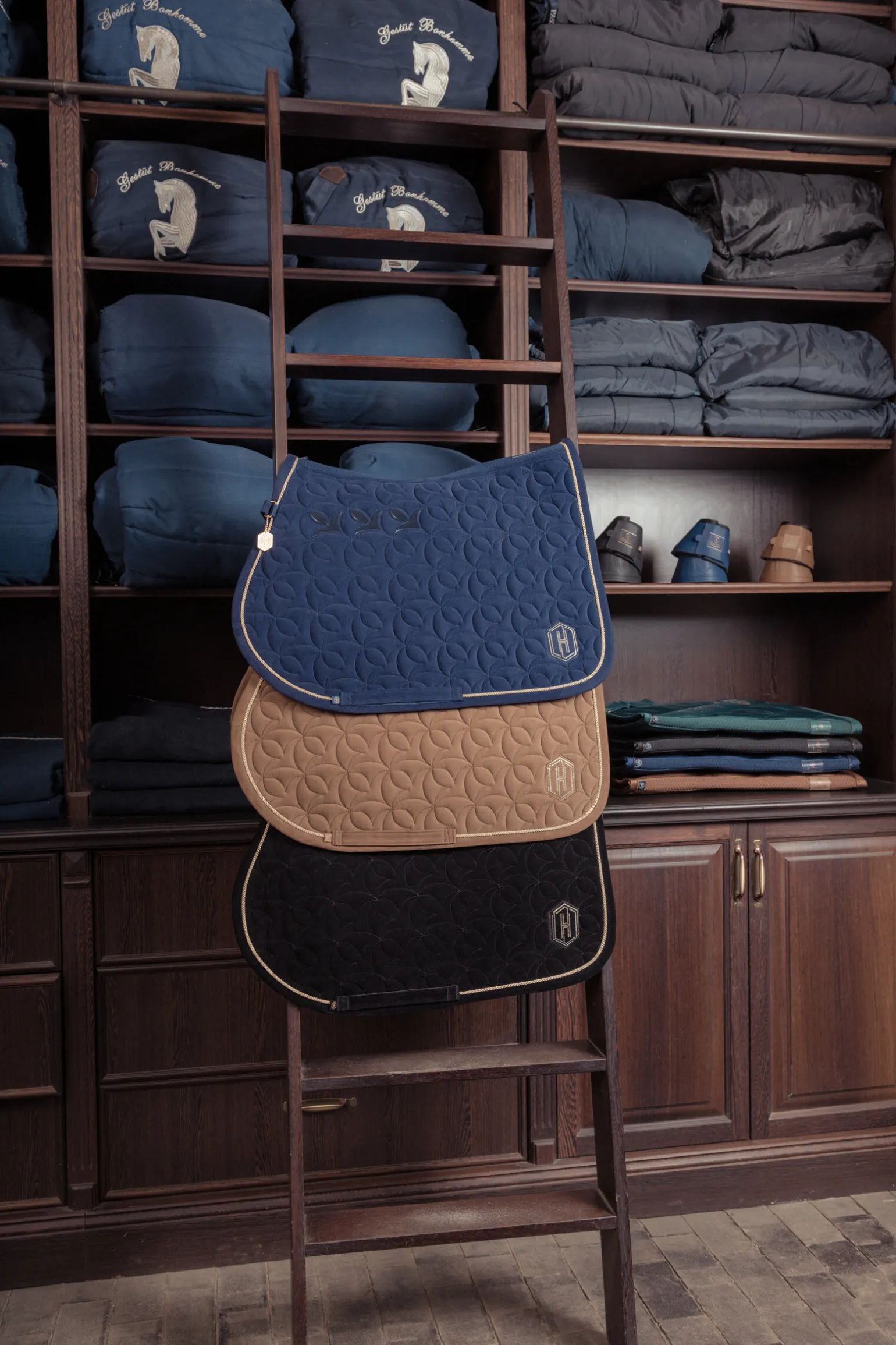 Eskadron Heritage AW24 Velour Emblem Allroundsjabrak