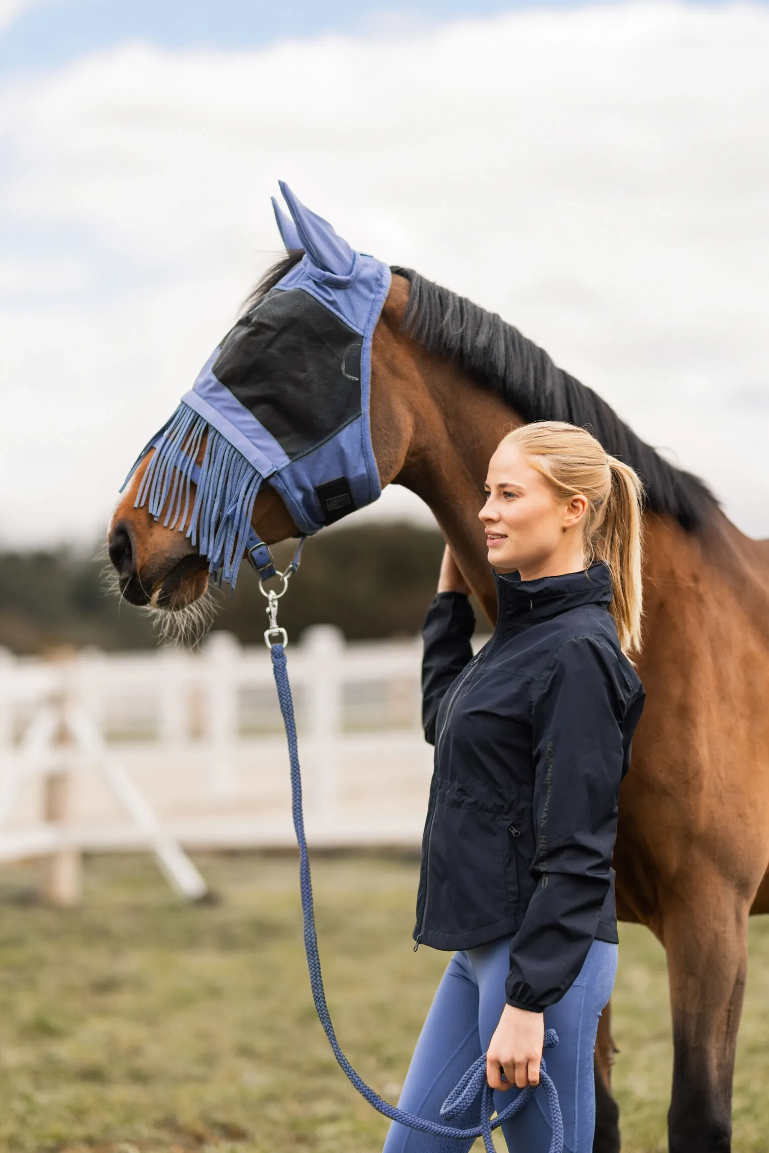 Horze fluemaske med frynset nese