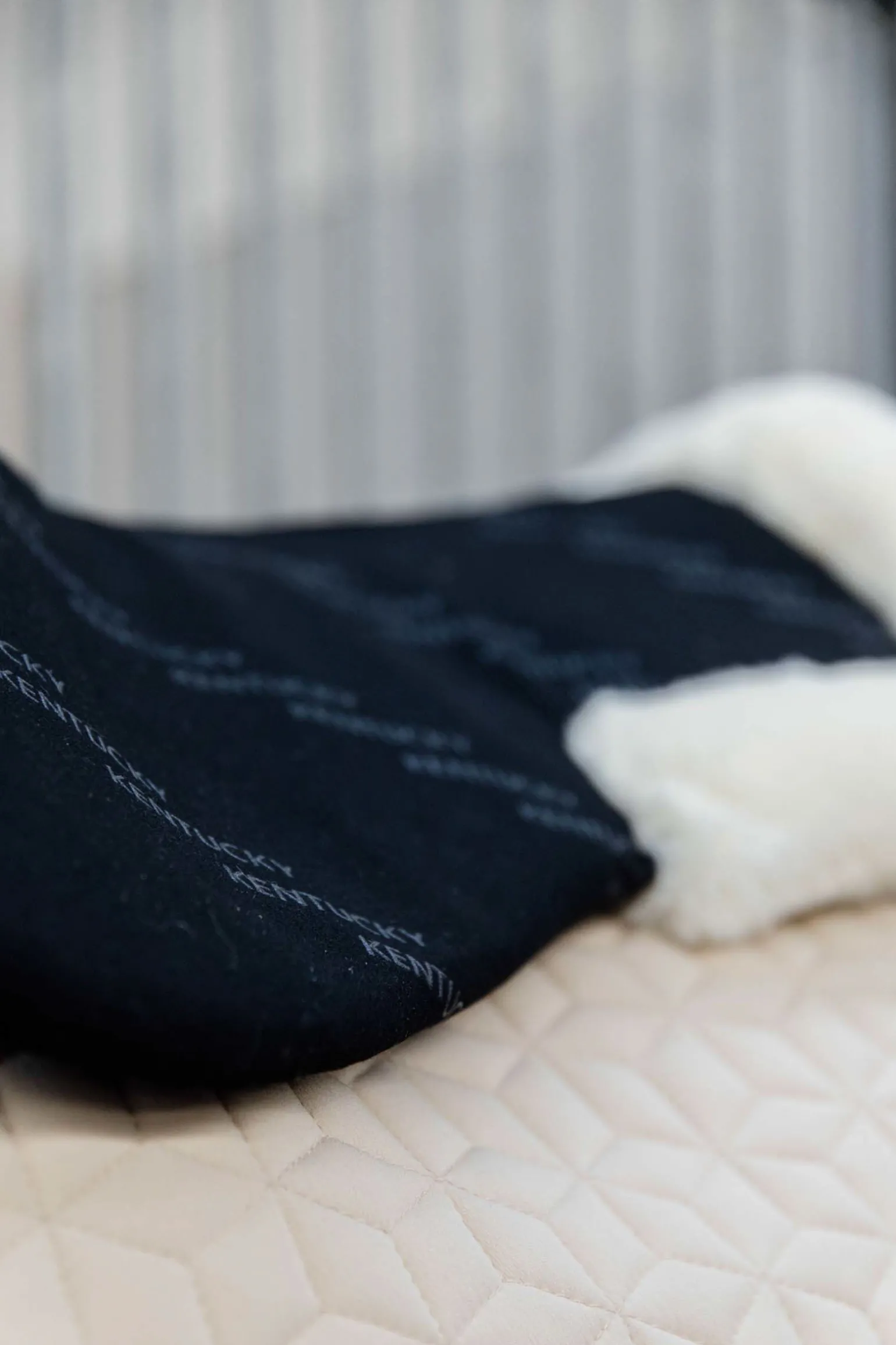 Kentucky Horsewear Impact Equalizer halvpad med saueskinn