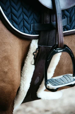 Kentucky Horsewear Stud Special gjord med saueskinn